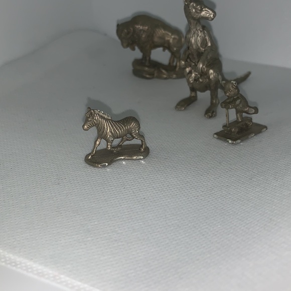 Set of 4 pewter animals, Buffalo , kangaroo,zebra & bear on scooter - Picture 3 of 5